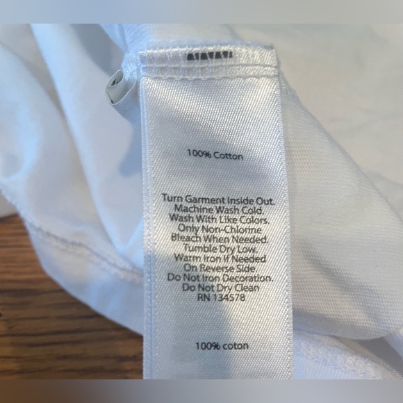 EUC Vineyard Vines UNISEX long sleeve t shirt, size medium, white - Picture 5 of 5